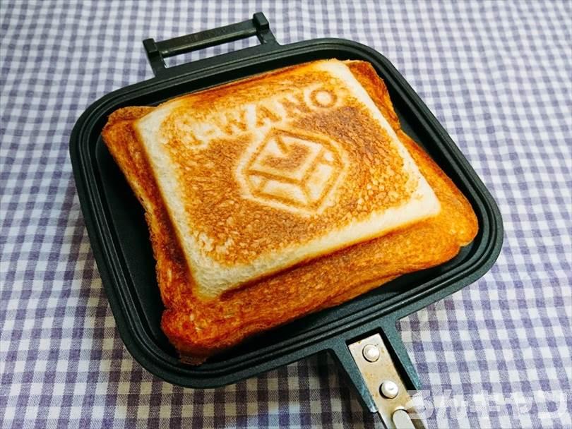 ホットサンドメーカーで焼いたハムチーズエッグホットサンド