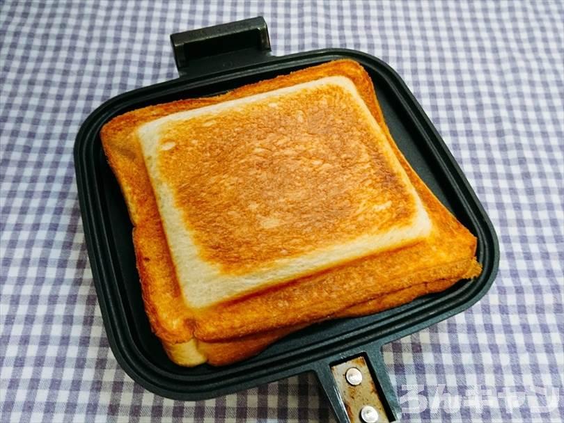 ホットサンドメーカーで焼いたハムチーズエッグホットサンド