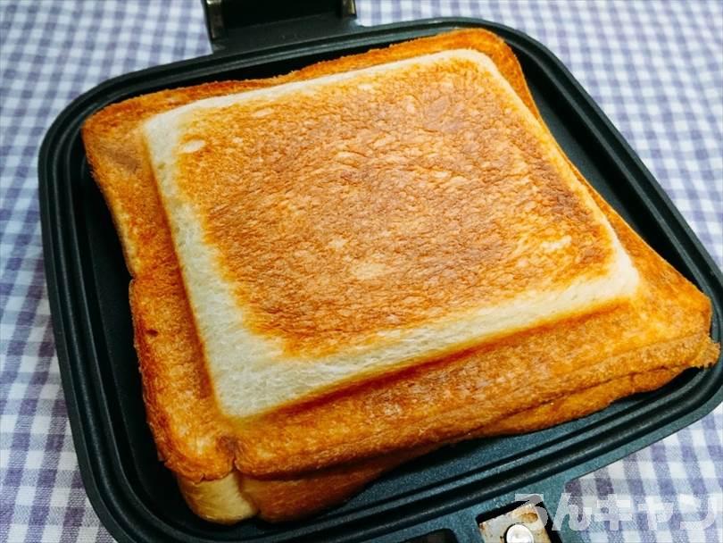ホットサンドメーカーで焼いたハムチーズエッグホットサンド