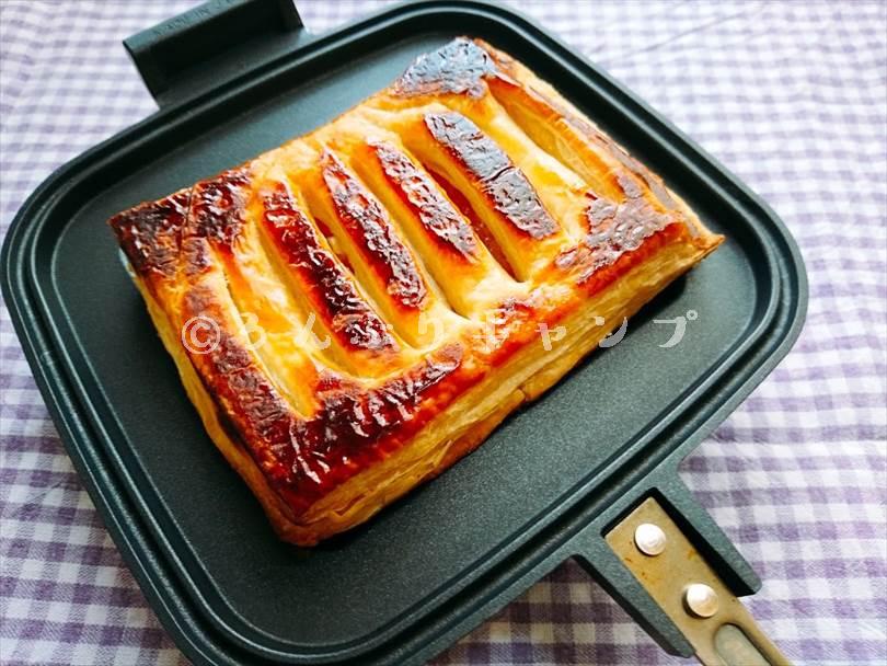 ホットサンドメーカーで焼いた後のアップルパイ