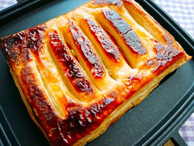 ホットサンドメーカーで焼いた後のアップルパイ