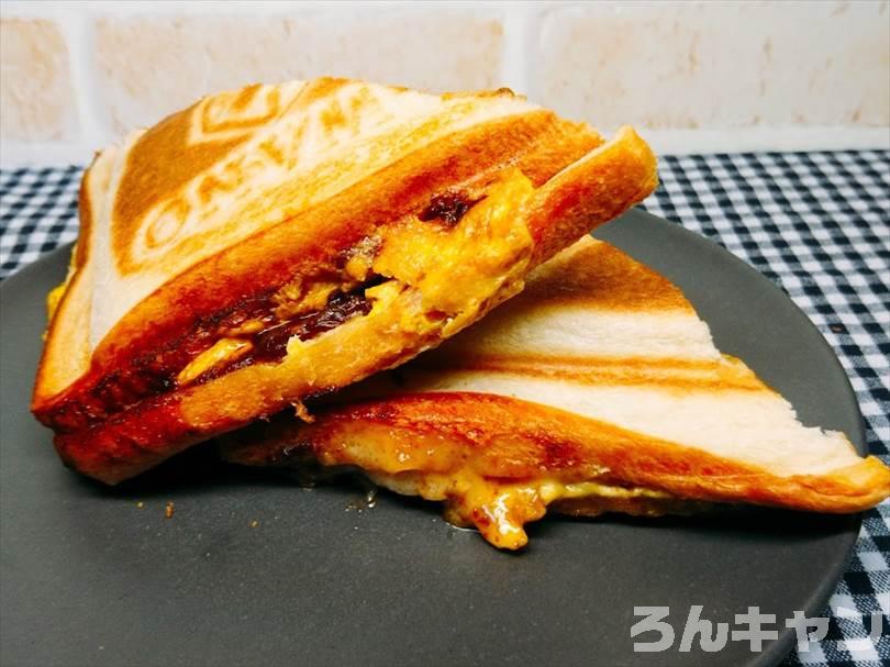 特大ハンバーグとふわふわタマゴとチーズのホットサンド