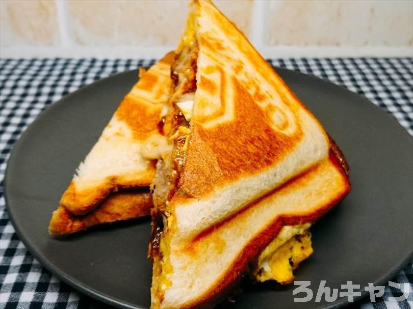 特大ハンバーグとふわふわタマゴとチーズのホットサンド