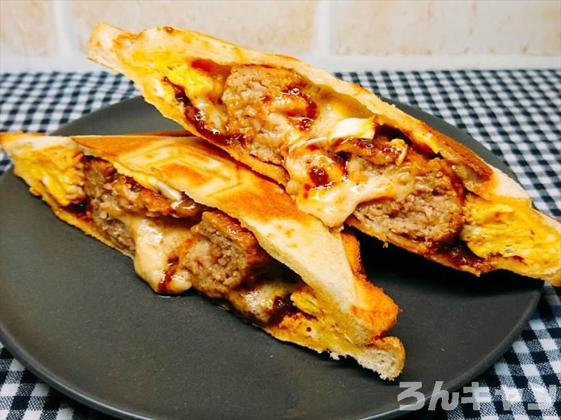 特大ハンバーグとふわふわタマゴとチーズのホットサンド