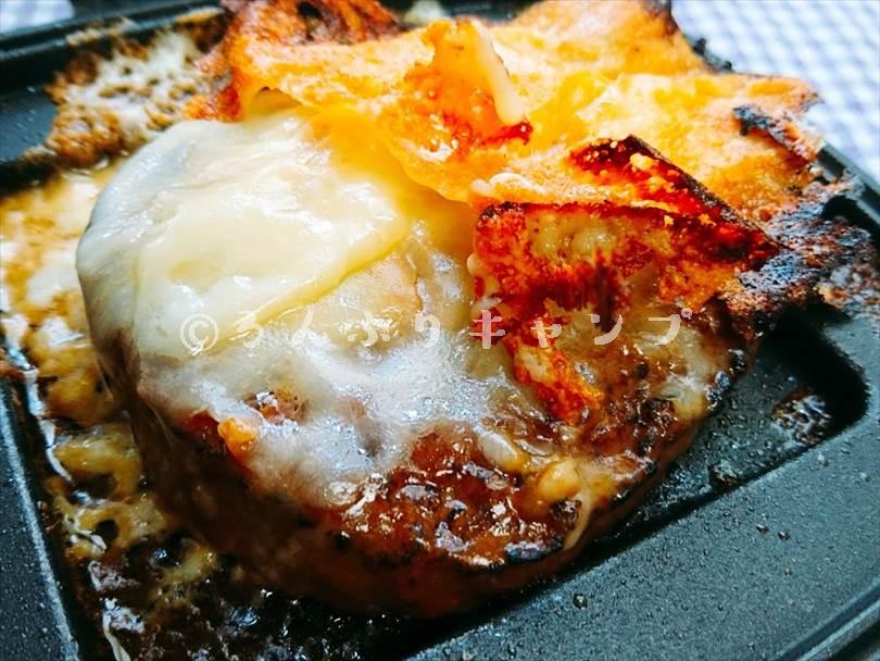 ホットサンドメーカーで焼いた後のハンバーグ