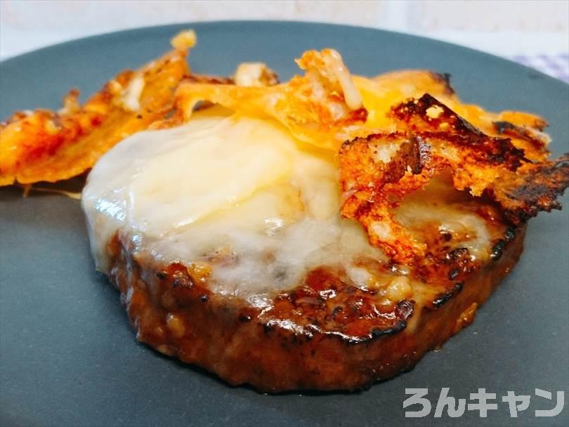 ホットサンドメーカーで焼いた後のハンバーグ