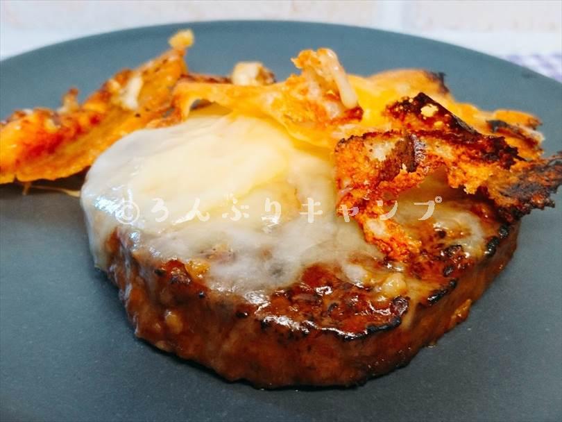 ホットサンドメーカーで焼いた後のハンバーグ