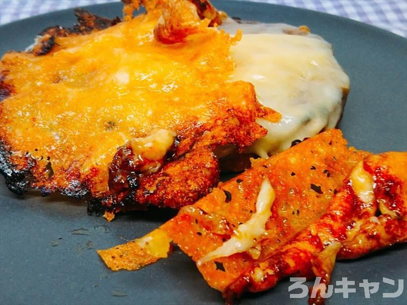 ホットサンドメーカーで焼いた後のハンバーグのカリカリチーズ