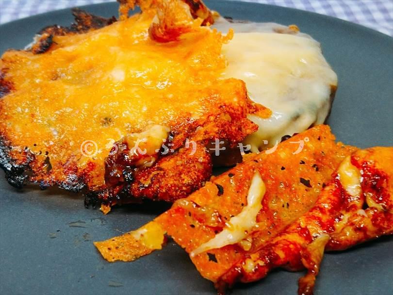 ホットサンドメーカーで焼いた後のハンバーグのカリカリチーズ