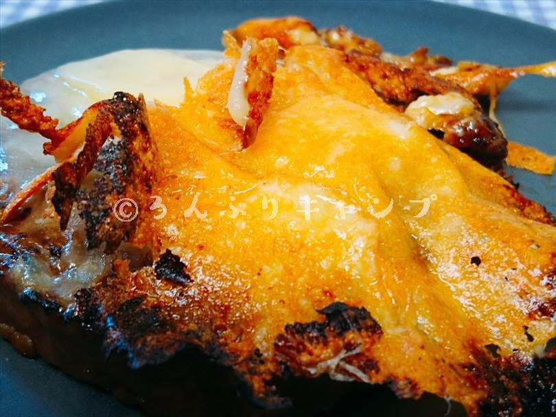 ホットサンドメーカーで焼いた後のハンバーグのカリカリチーズ