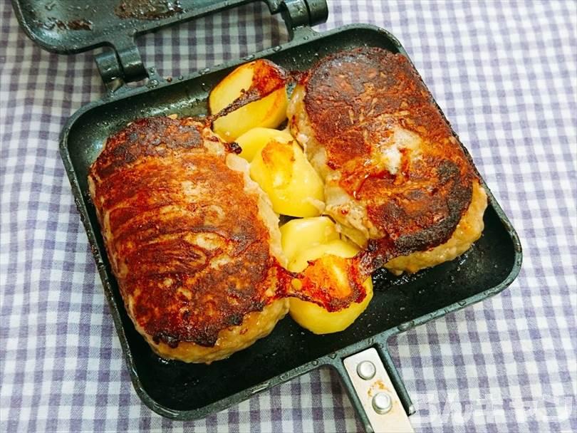 ホットサンドメーカーで焼いたハンバーグとじゃがいも