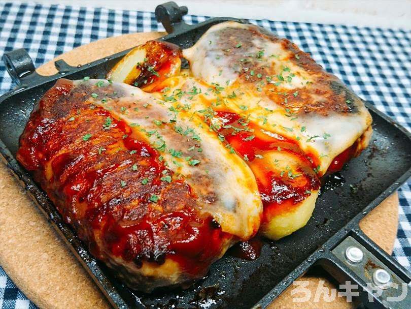 ホットサンドメーカーで焼いたハンバーグとじゃがいも