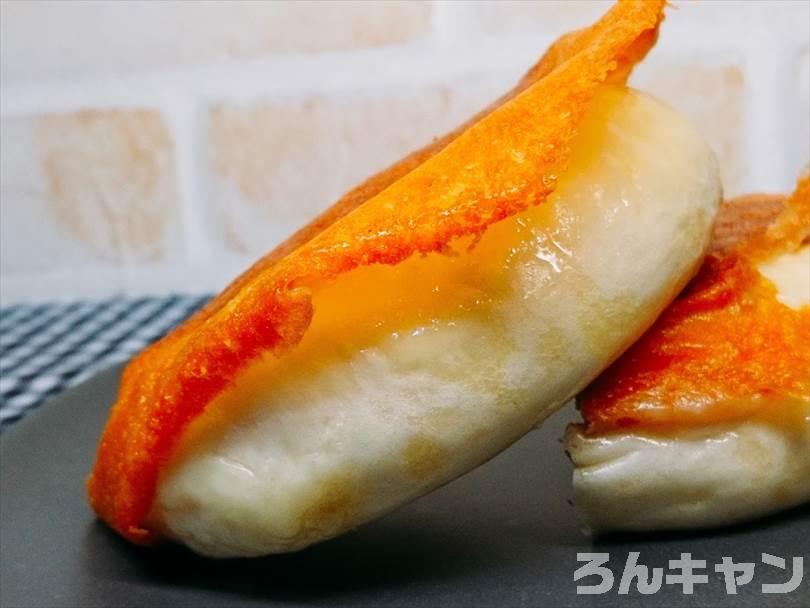 ホットサンドメーカーで焼いたチーズのせ肉まん