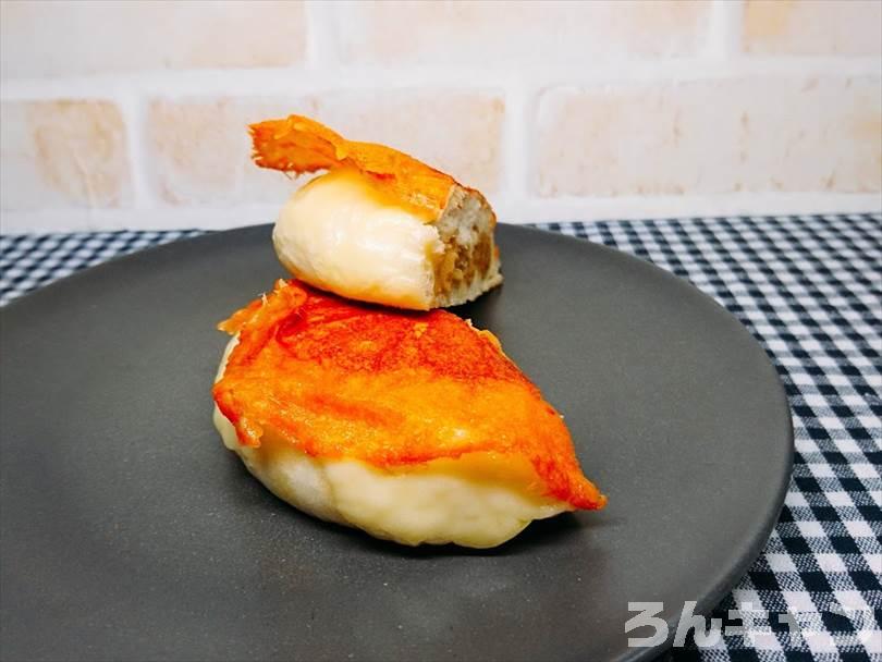 ホットサンドメーカーで焼いたチーズのせ肉まん