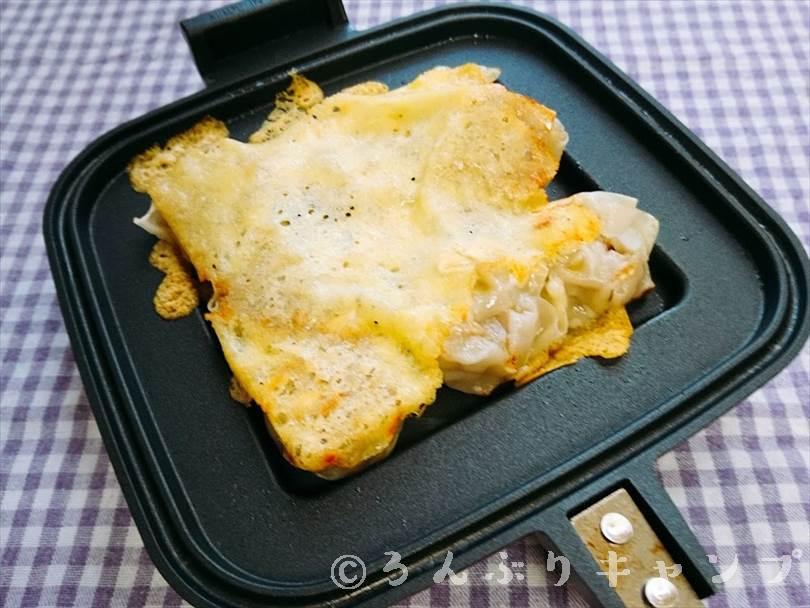 ホットサンドメーカーで焼いた後のシューマイととろけるチーズ