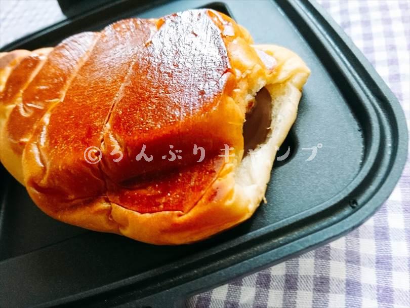 ホットサンドメーカーで焼いた後のチョココロネ