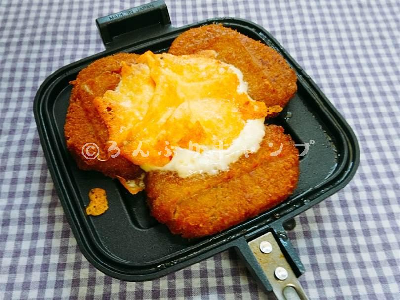 ホットサンドメーカーで焼いた後のコロッケ