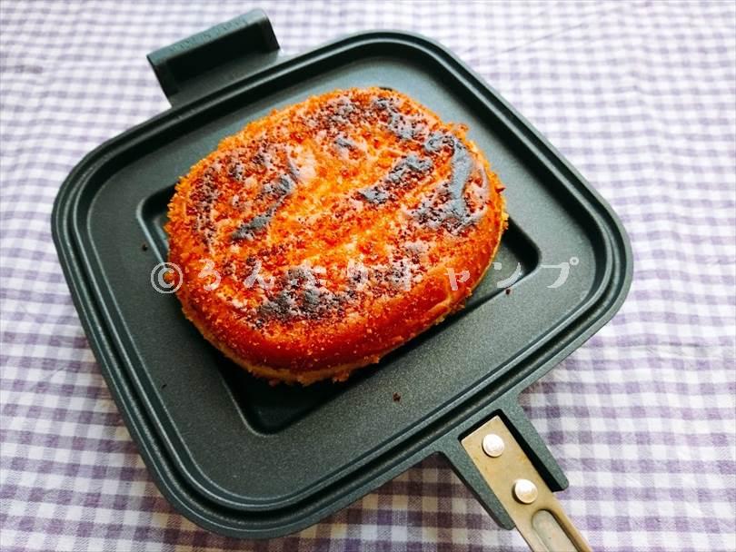 ホットサンドメーカーで焼いた後のカレーパンの状態