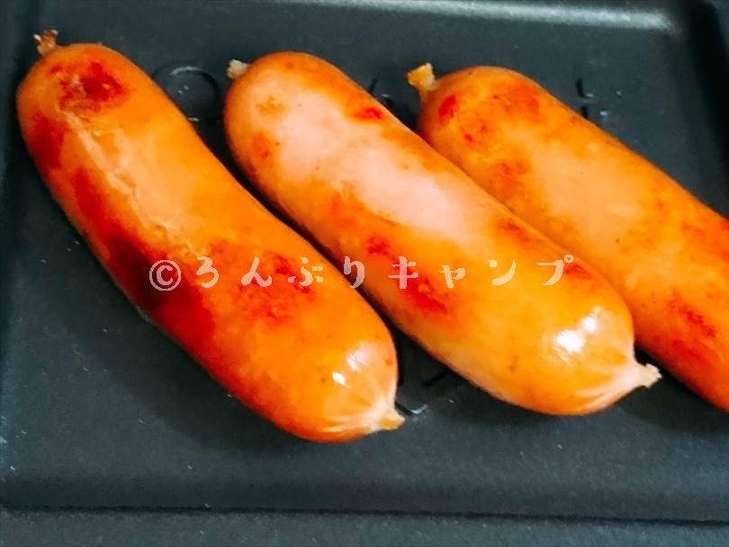 ホットサンドメーカーでしっかり焼いた状態のソーセージ
