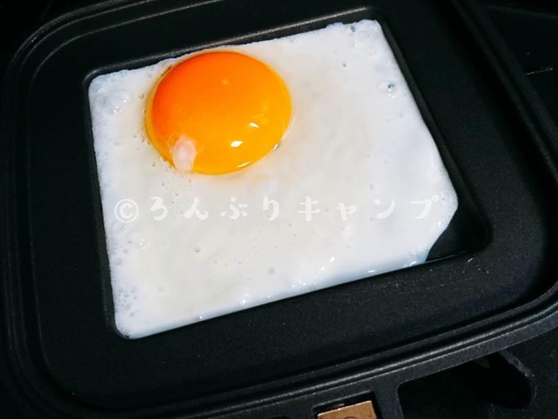 ホットサンドメーカーで焼いた目玉焼き
