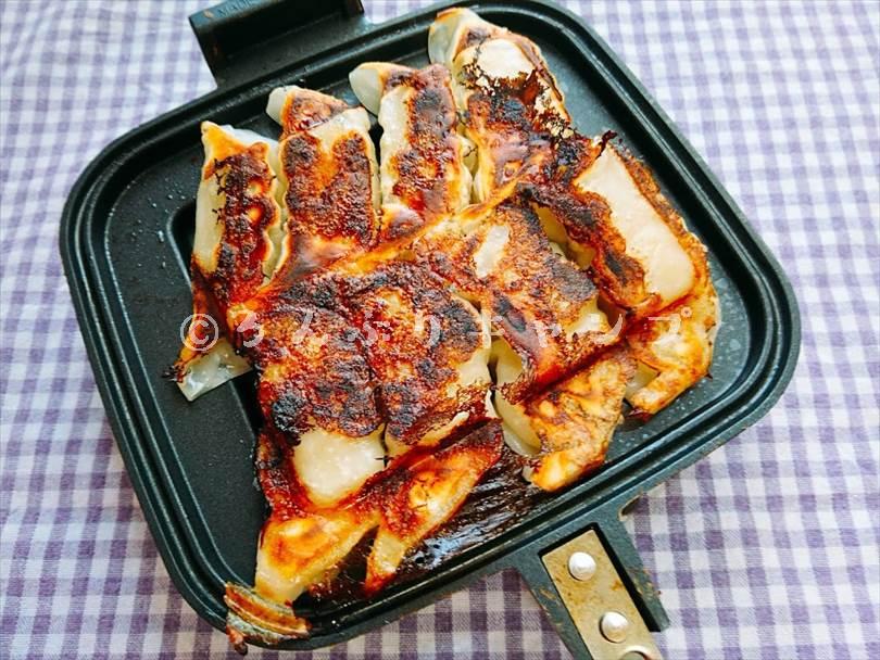 ホットサンドメーカーで焼いた後の餃子