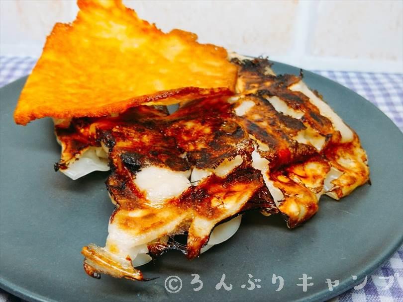 ホットサンドメーカーで焼いた後の餃子とチーズ