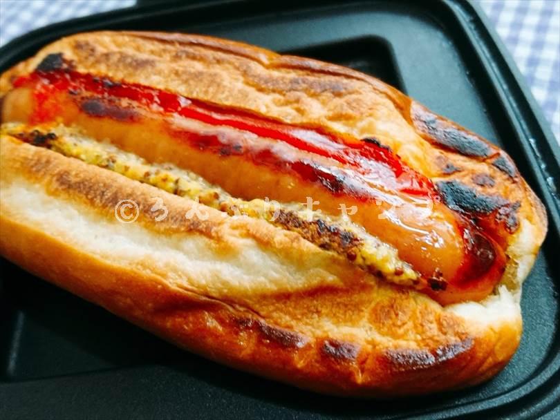 ホットサンドメーカーで焼いた後のホットドッグ