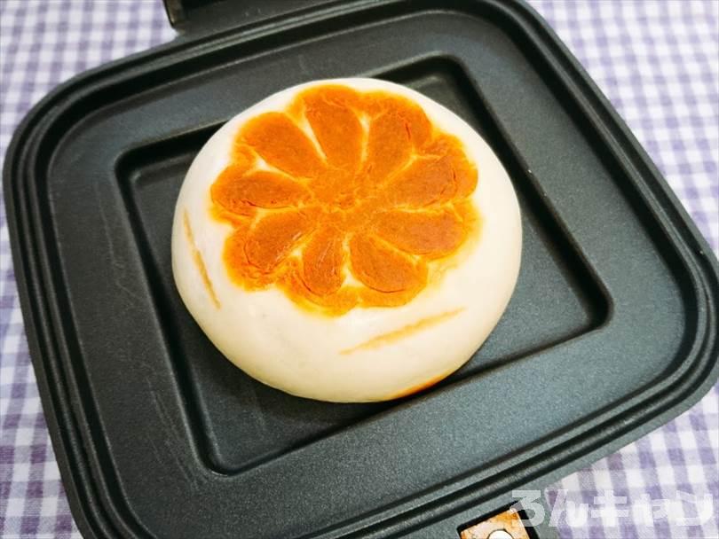 ホットサンドメーカーで焼いた肉まん