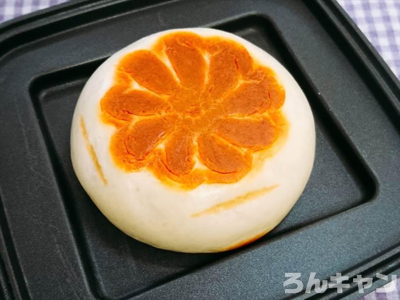 ホットサンドメーカーで焼いた肉まん