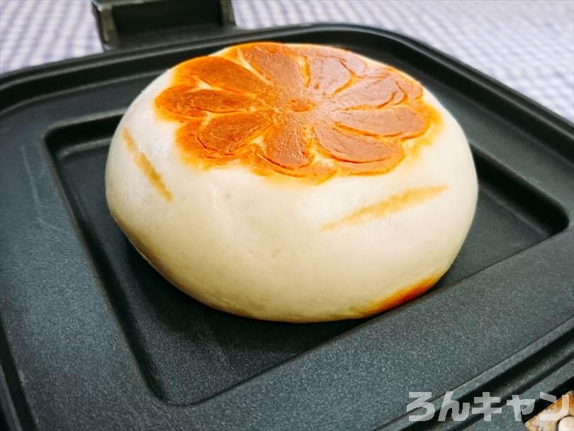 ホットサンドメーカーで焼いた肉まん