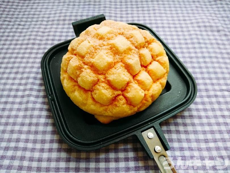 ホットサンドメーカーで焼く前のメロンパン