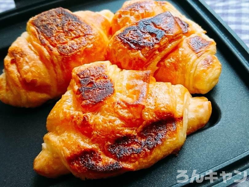 ホットサンドメーカーで焼いた後のミニクロワッサン