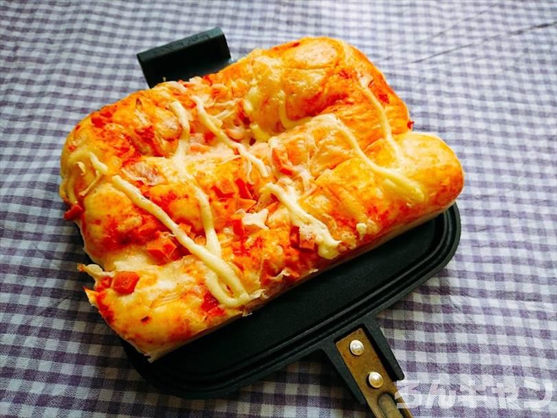 ホットサンドメーカーで焼く前のピザパン