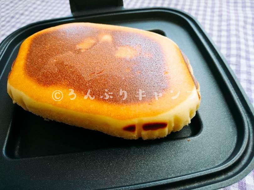 ホットサンドメーカーで焼いた後のチーズ蒸しケーキ