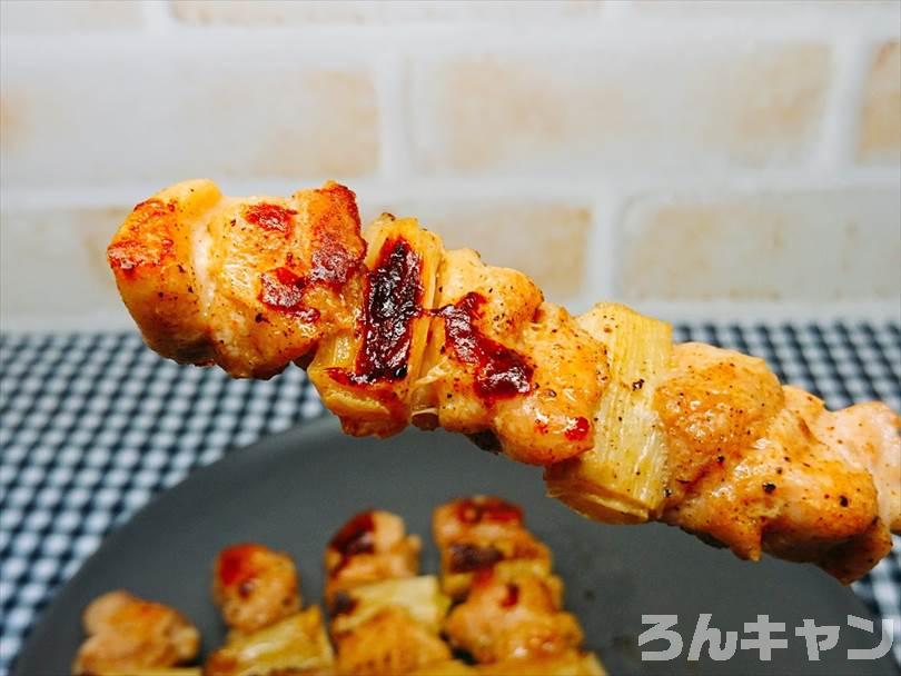 ホットサンドメーカーで焼いた焼き鳥（ネギマ串）はビールのつまみにピッタリ