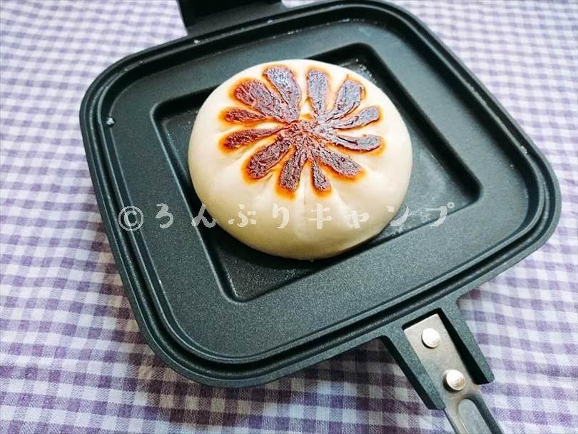 ホットサンドメーカーで焼いた後の肉まん