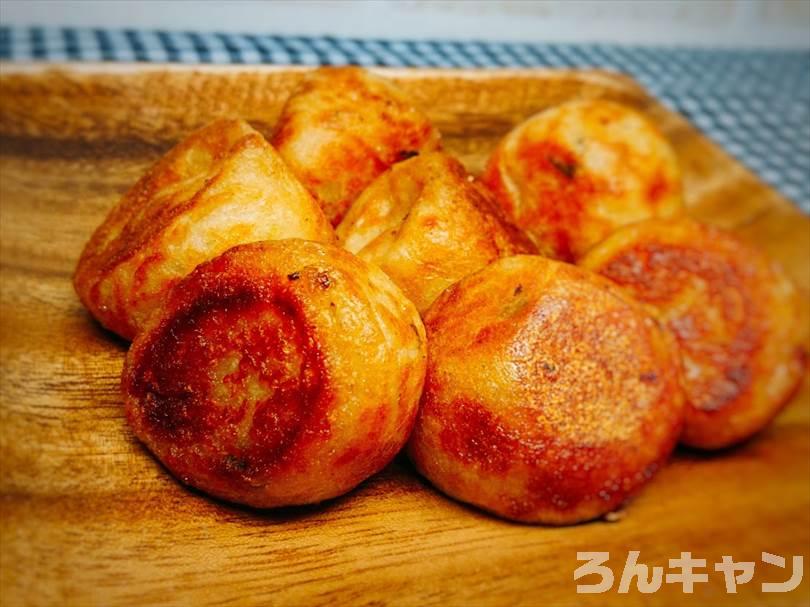 冷凍たこ焼きをフライパンで焼いた（ゴマ油をひいて弱火でじっくり20分くらい）