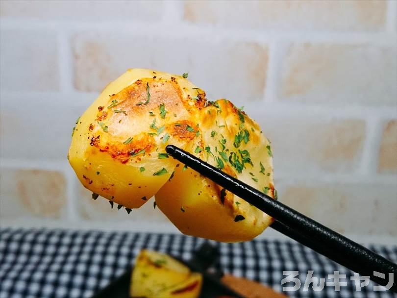 ホットサンドメーカーで焼いたシャウエッセン(ウインナーソーセージ)とじゃがいも