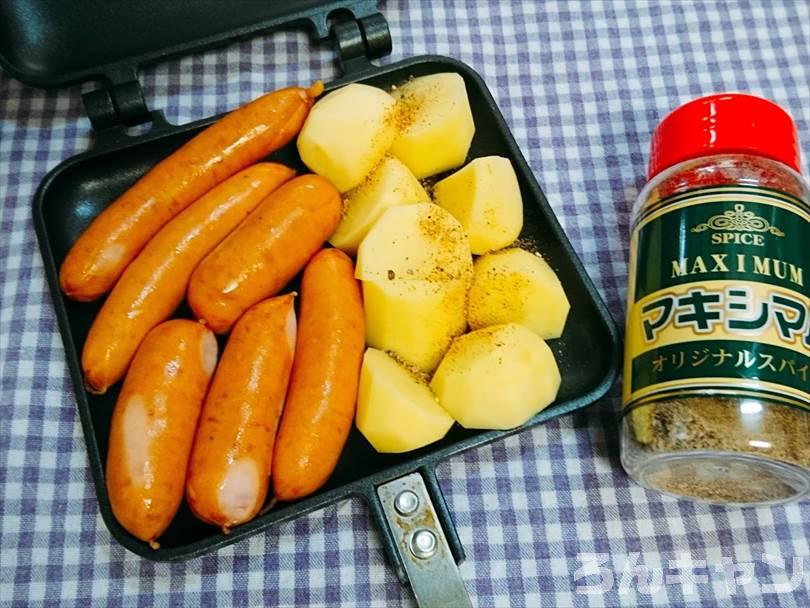 ホットサンドメーカーで焼く前のシャウエッセンとじゃがいも