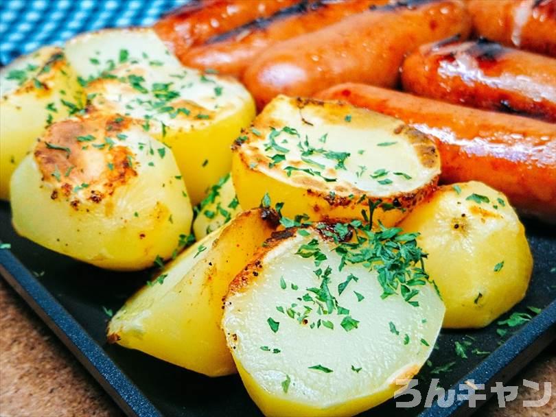 ホットサンドメーカーで焼いたシャウエッセン(ウインナーソーセージ)とじゃがいも