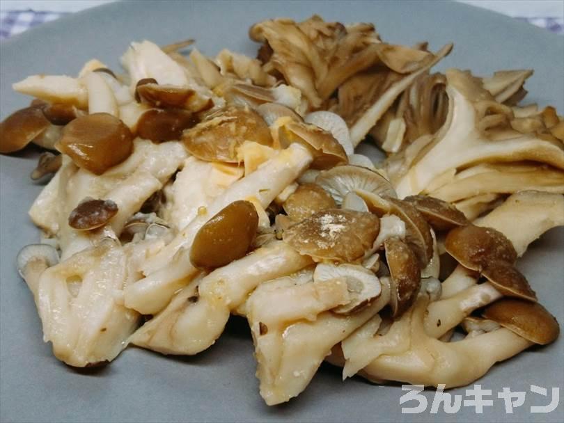 ホットサンドメーカーで焼いた後のキノコ（舞茸としめじ）