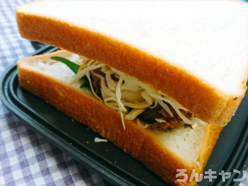 ホットサンドメーカーで焼く前のオイルサーディンホットサンド