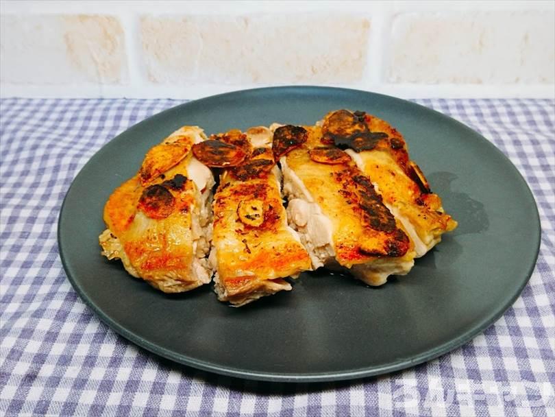 ホットサンドメーカーで焼いた後の鶏もも肉