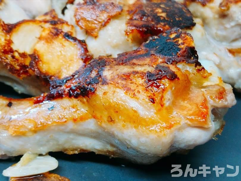 ホットサンドメーカーで焼いた後の鶏手羽元