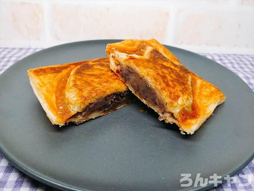 ホットサンドメーカーで焼いたクロワッサンたい焼きを半分に切った状態