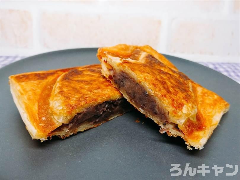 ホットサンドメーカーで焼いたクロワッサンたい焼きを半分に切った状態