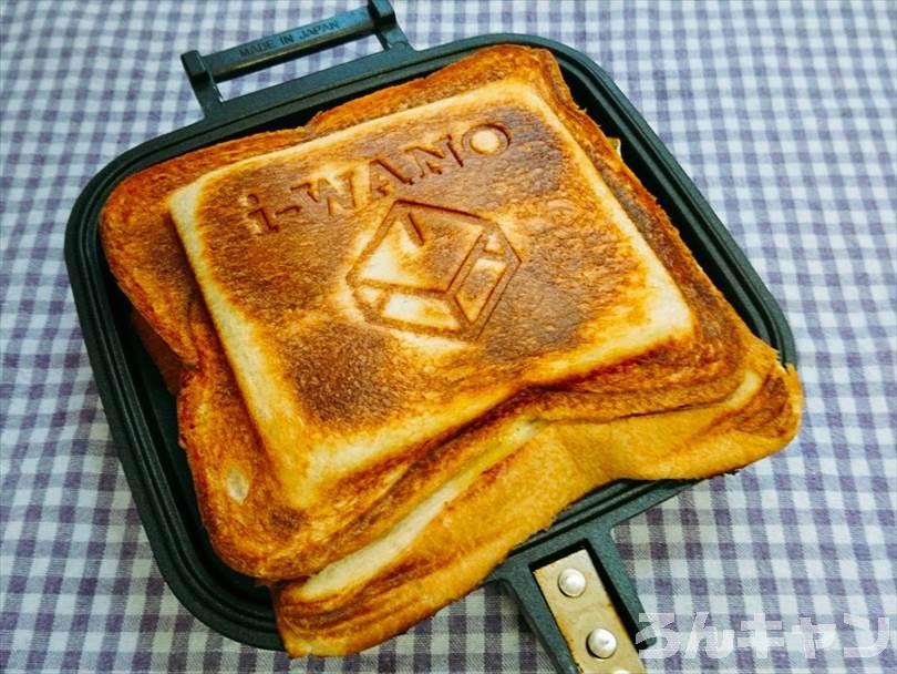 ホットサンドメーカーで焼いた後の唐揚げホットサンド