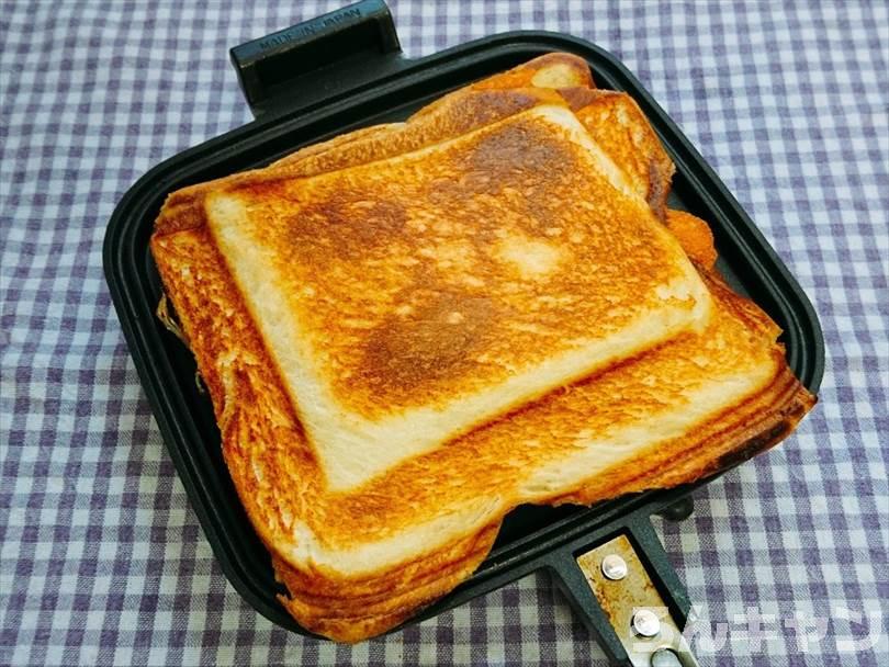 ホットサンドメーカーで焼いた後の唐揚げサンド
