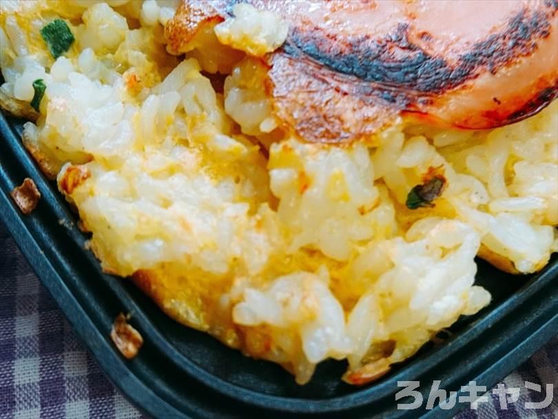 ホットサンドメーカーで焼いたチャーハンの焼き上がり