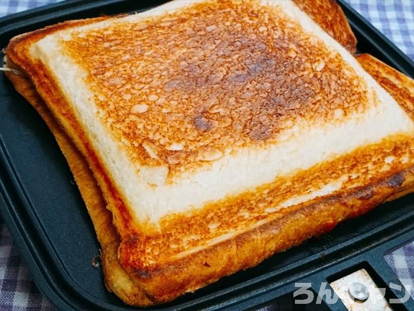 ホットサンドメーカーで焼いた後のミートソースホットサンド
